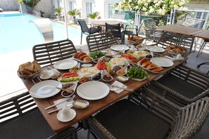 Breakfast meal - ALALUCCA HOTEL BY ELDA (Cesme)