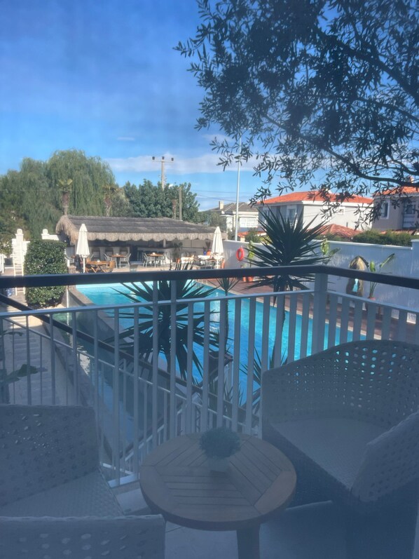 Deluxe Pool Room | 1 slaapkamer, luxe beddengoed, een minibar, een kluis op de kamer