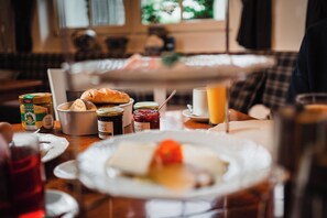 Ferdiglaget frokost er inkludert hver dag