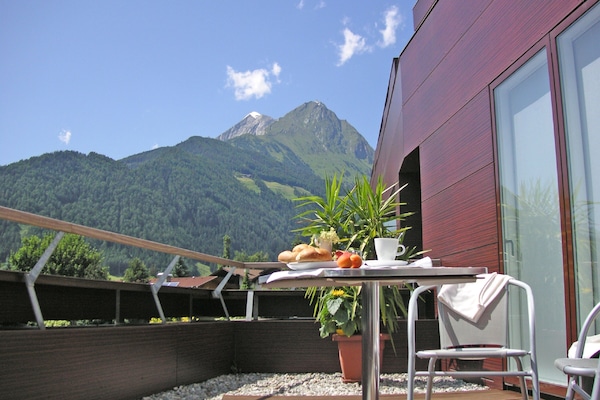 Design-Apartment, 2 Schlafzimmer | Blick auf die Berge