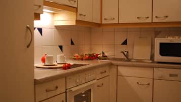Classic-Apartment, 2 Schlafzimmer | Eigene Küche | Kühlschrank, Mikrowelle, Ofen, Herdplatte