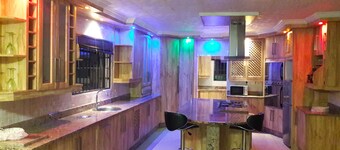 Alimop Lodge Inn Bed and Breakfast