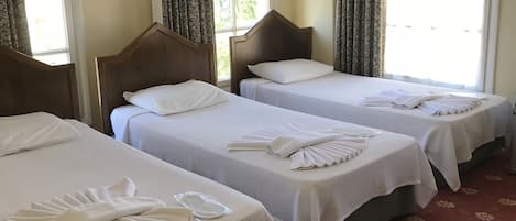Kamar Triple | Brankas, meja kerja, dan Wi-Fi gratis