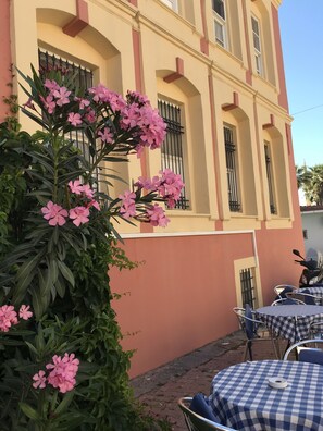 Front of property - Antik Ridvan Hotel (Cesme)