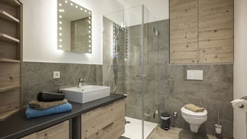 Apartment, barrierefrei, Nichtraucher | Badezimmer | Dusche, kostenlose Toilettenartikel, Haartrockner, Handtücher