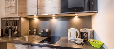 Apartment, Accessible, Non Smoking | Private kitchen | Shared fridge, microwave, coffee/tea maker, electric kettle