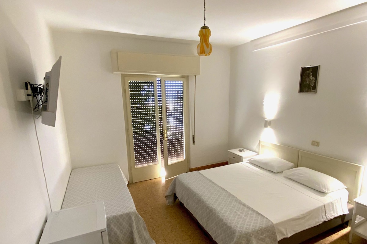 Desk, WiFi (free), bed sheets