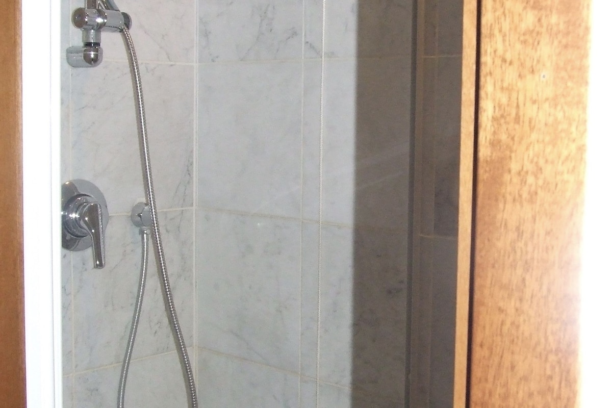 Bathroom | Shower, free toiletries, hair dryer, bidet