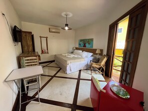 Quarto casal, 1 cama King | Wi-Fi de cortesia, roupa de cama