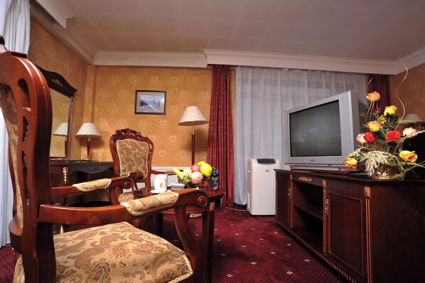 Minibar, desk, laptop workspace, iron/ironing board - White House Hotel (Ulaanbaatar)