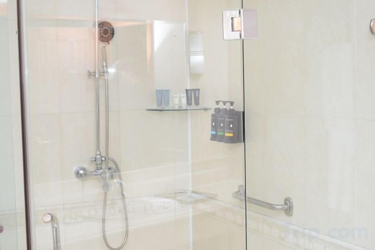 Bagno | Combinazione doccia/vasca, asciugacapelli, pantofole, asciugamani