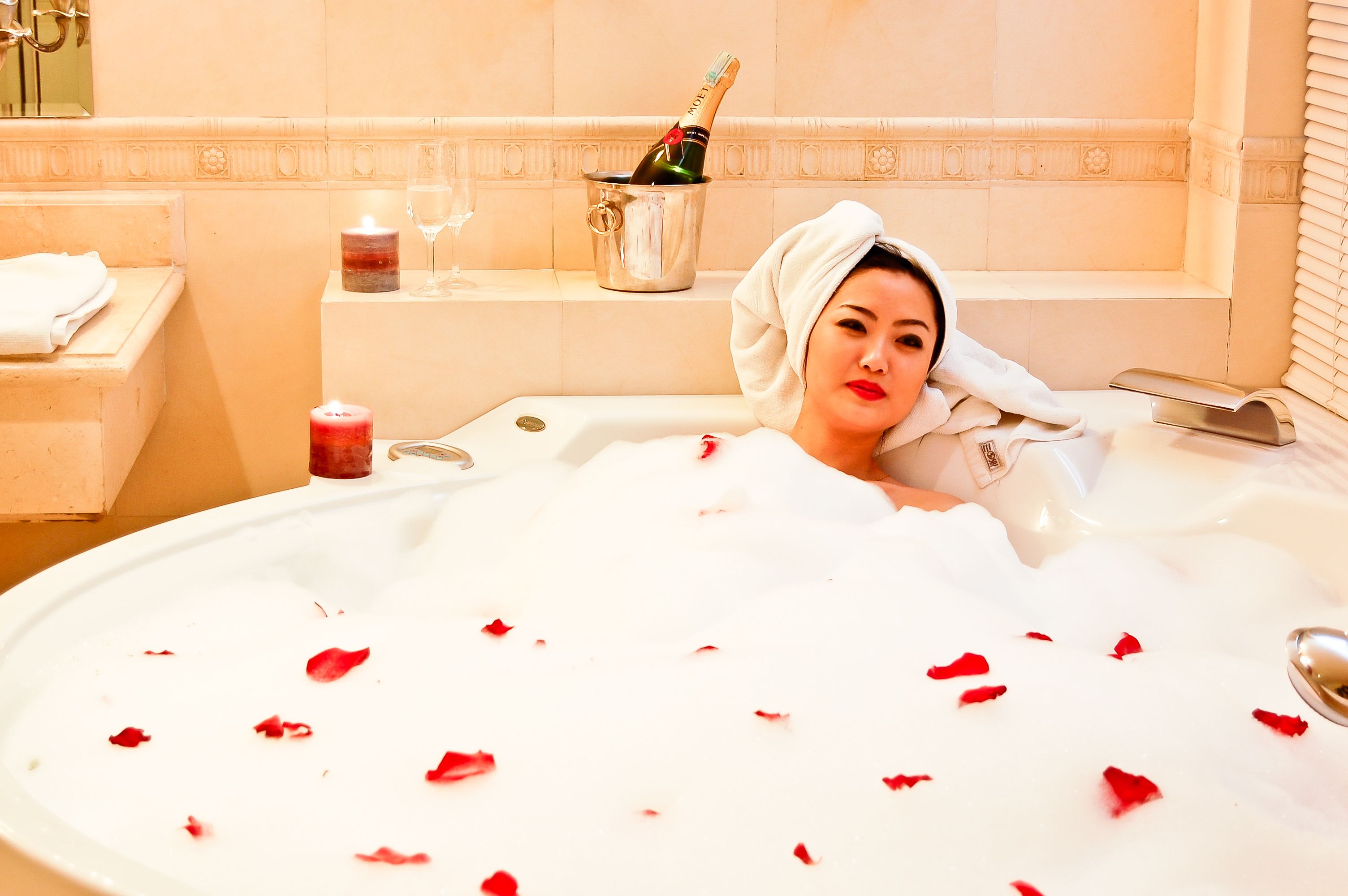 Combined shower/bathtub, hair dryer, slippers, towels