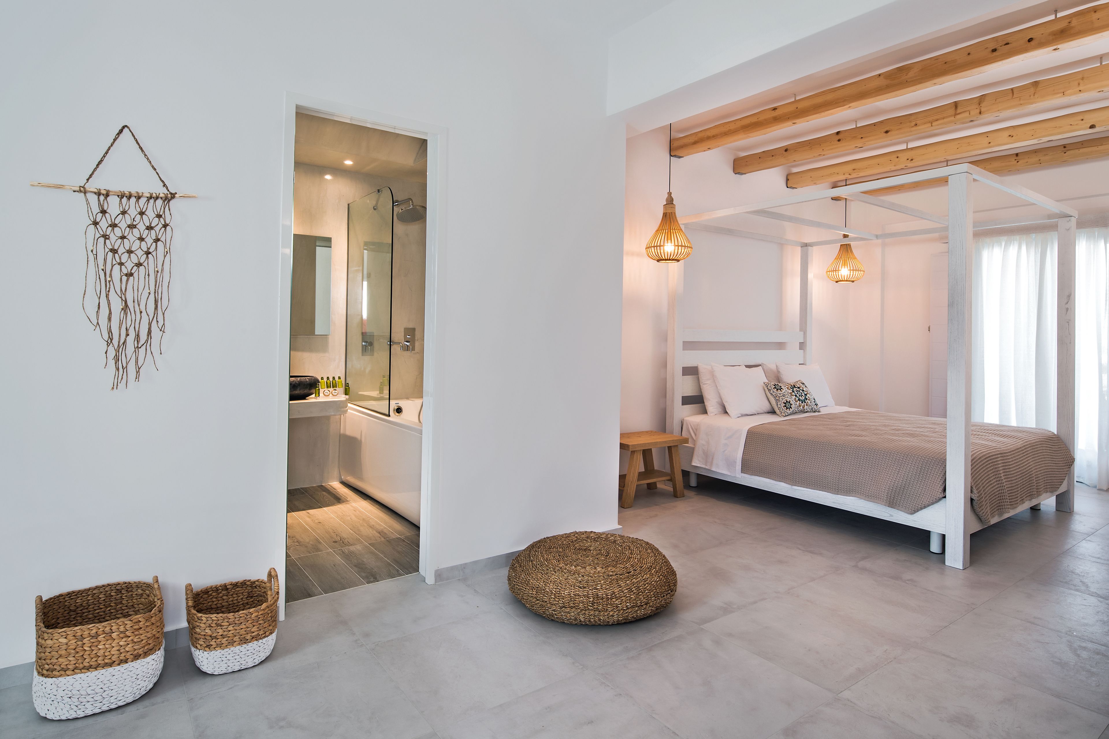 honeymoon suite, hot tub, sea view | 1 bedroom, minibar, in-room safe, desk