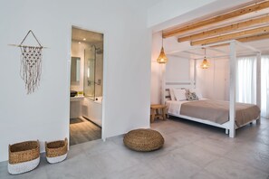 Honeymoon Suite, Hot Tub, Sea View | Minibar, in-room safe, desk, iron/ironing board
