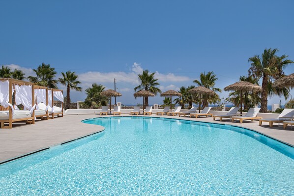 Outdoor pool, pool umbrellas, sun loungers