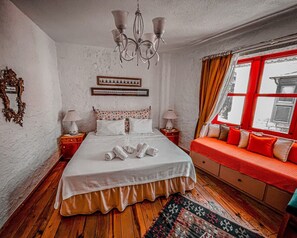 Tremannsrom – deluxe | Individuelt dekorert, individuelt innredet og strykejern/-brett