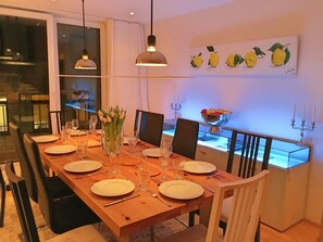 Luxury Apartment, 2 Bedrooms, Accessible, Balcony | In-room dining - The Apartment Downtown (Mainz)