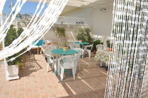 Colazione a buffet a pagamento, servita tutte le mattine 