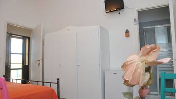 Double Room | Minibar, free WiFi, bed sheets