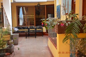 Reception - Hostal Huaynapata (Cusco)