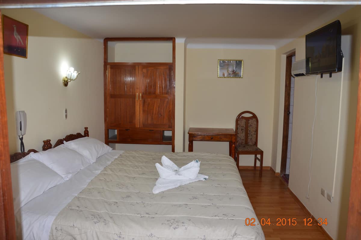 Double Room | In-room safe, desk, soundproofing, iron/ironing board
