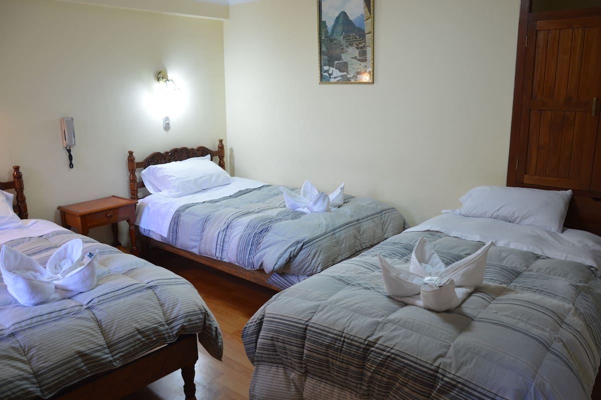 Triple Room | In-room safe, desk, soundproofing, iron/ironing board