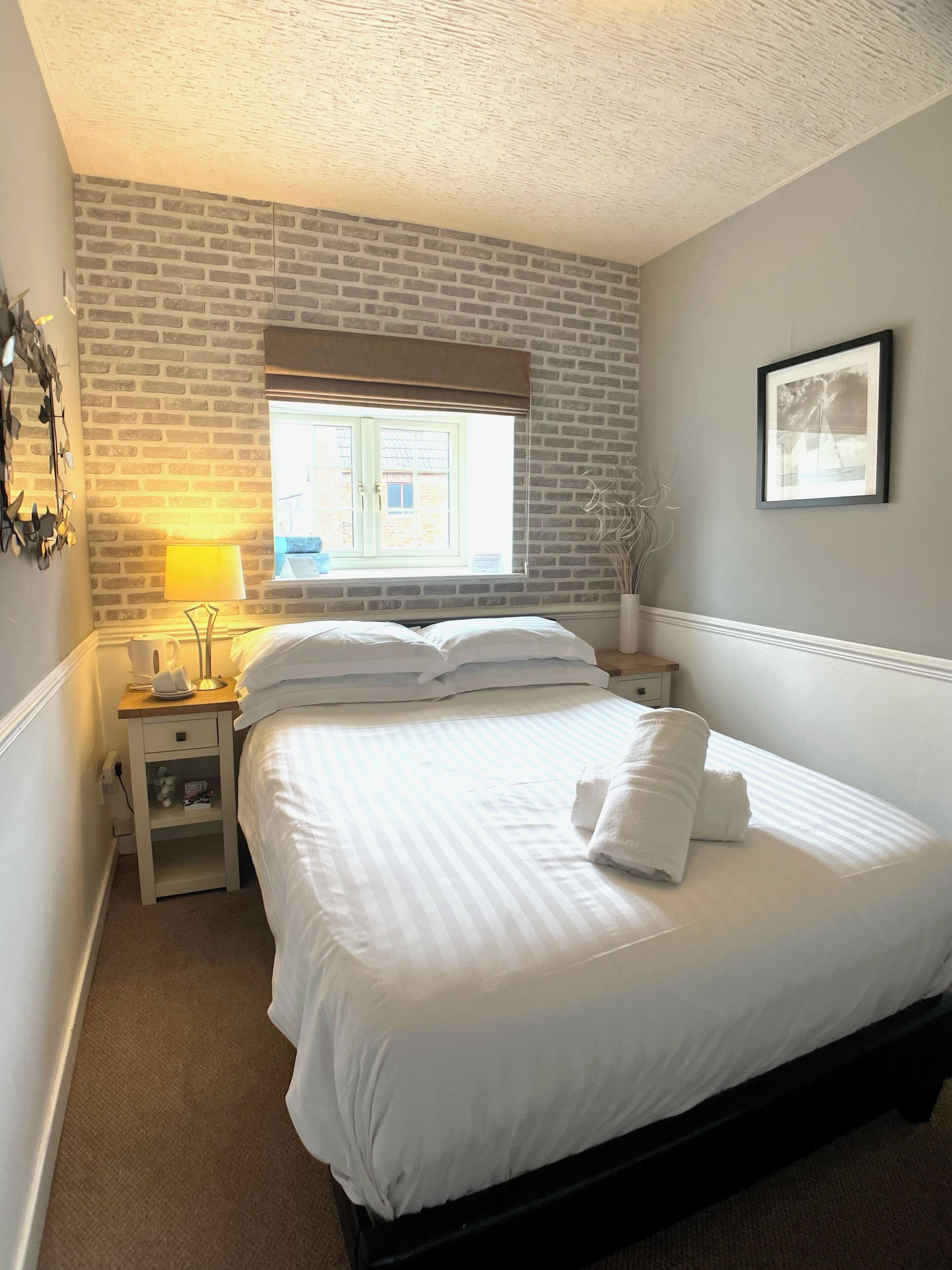 standard double room | iron/ironing board, free wifi, bed sheets