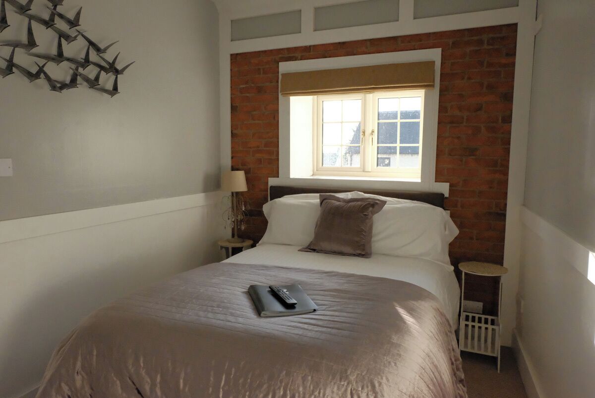 standard double room | iron/ironing board, free wifi, bed sheets