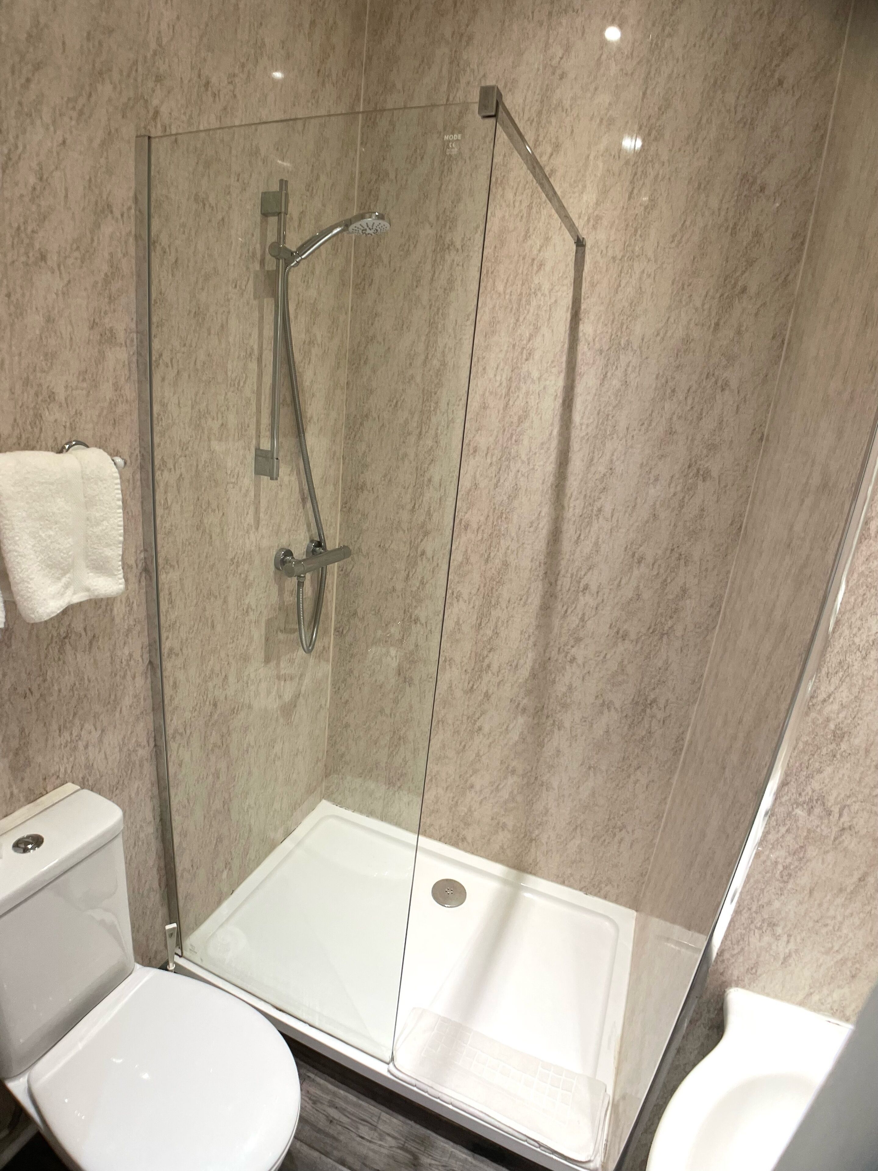 standard double room | bathroom | hair dryer, towels, soap, shampoo