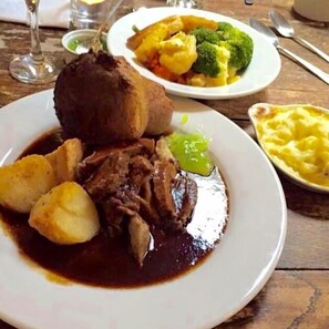 Lunch and dinner served, British cuisine