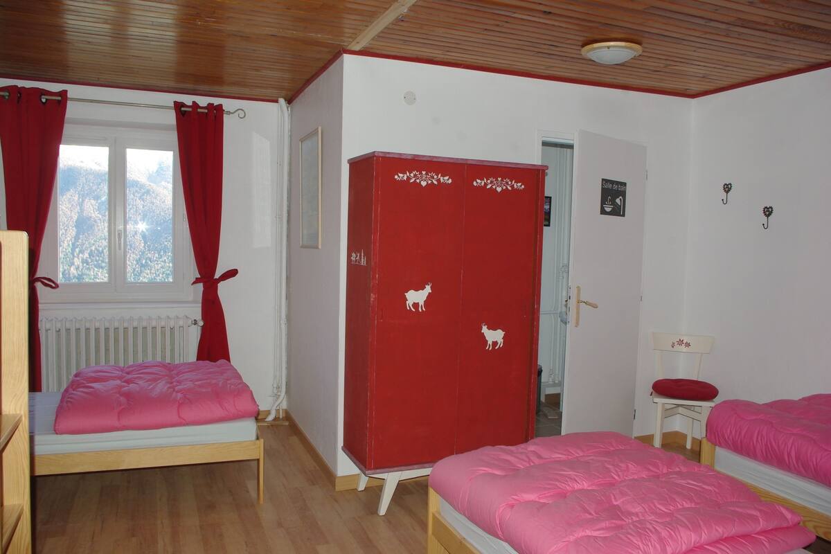 Family Room (Chamois) | Free WiFi