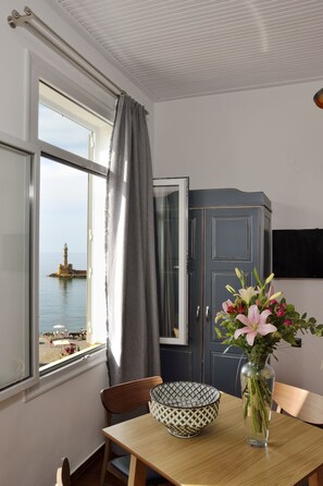 One Bedroom Suite with Sea view | Servicio de comidas en la habitación