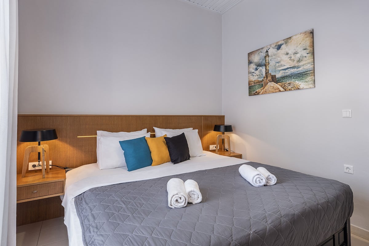 Classic Room with Balcony | 객실 내 금고, 책상, 방음 설비, 무료 WiFi