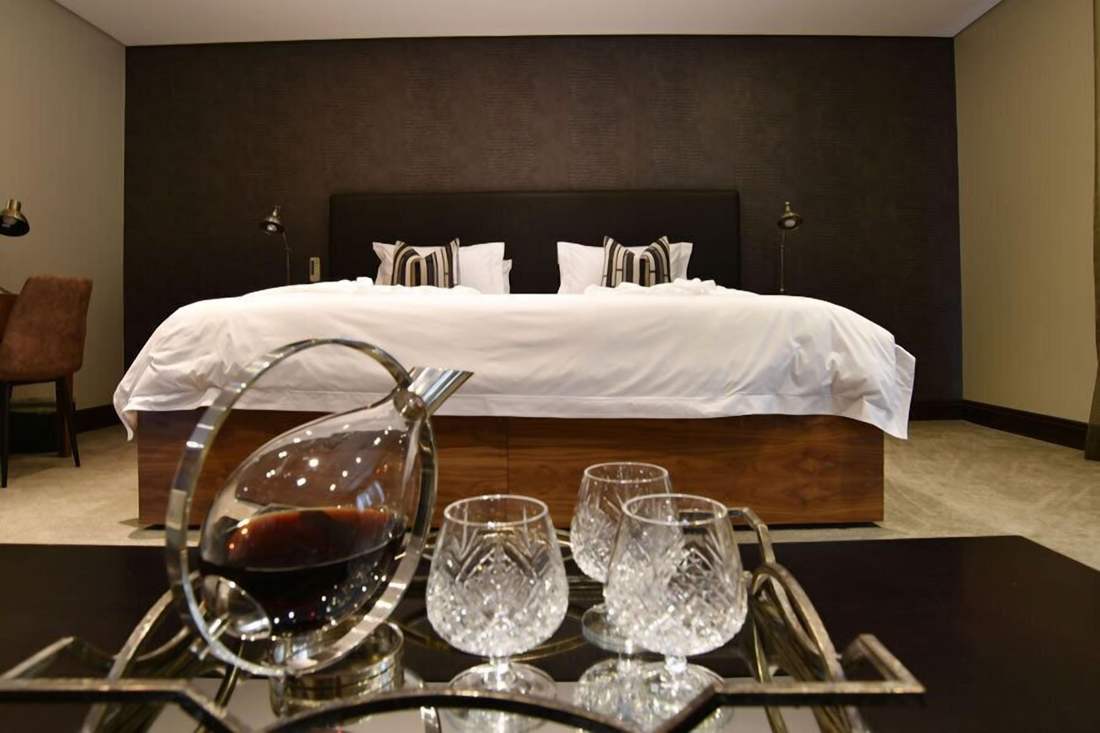 Minibar, in-room safe, desk, free WiFi