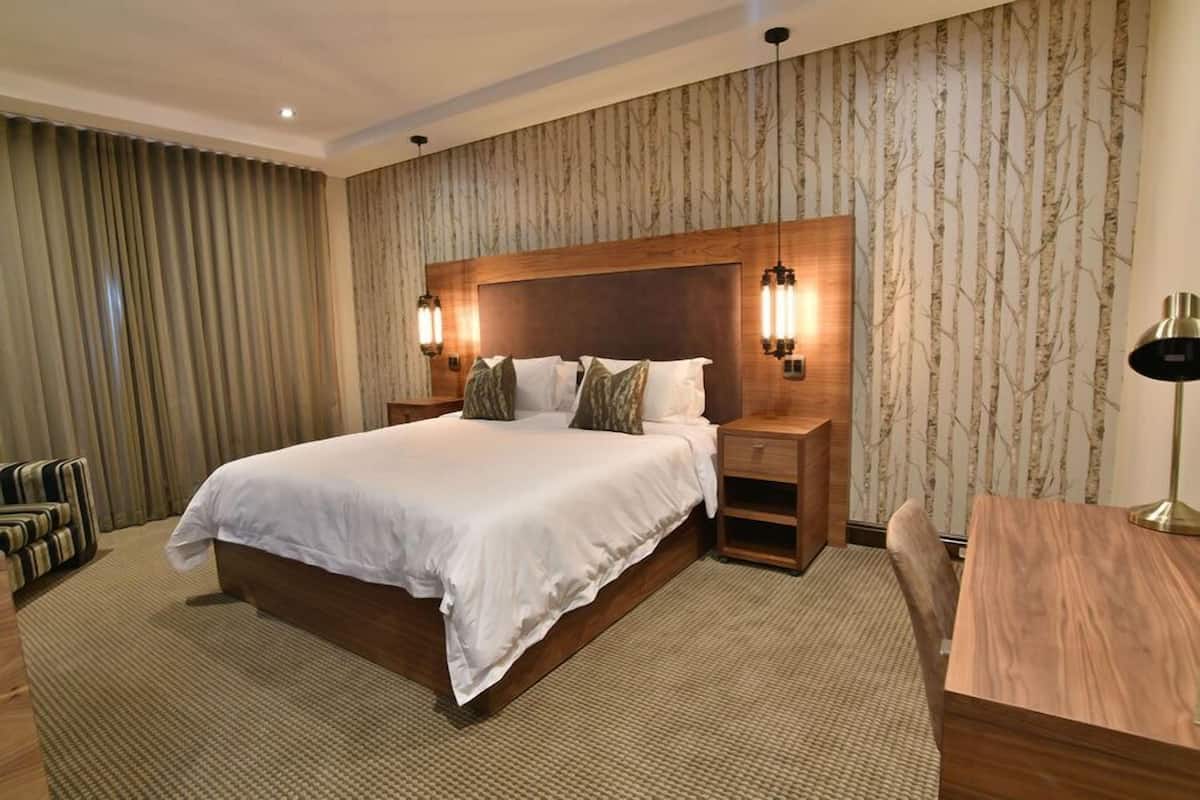 Premium appartement, 1 slaapkamer | Een minibar, een kluis op de kamer, een bureau, gratis wifi