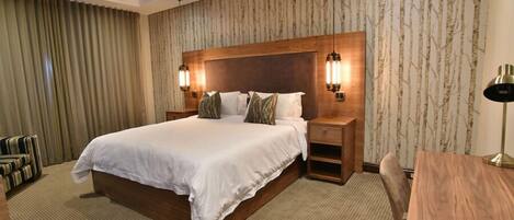 Luxury Self-catering Apartment | Minibar, in-room safe, desk, free WiFi