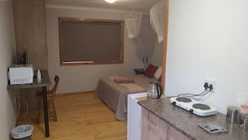 Cabaña estándar | 1 habitación, escritorio y espacio para trabajar con laptop