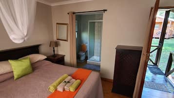Basic Cabin | 1 bedroom, desk, laptop workspace, free WiFi