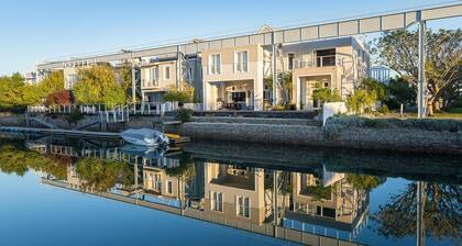 Thesen Island Romance