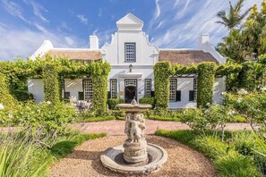 Front of property - Van Der Stel Manor (Stellenbosch)