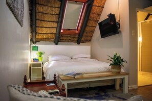 Economy-Doppelzimmer | 1 Schlafzimmer, Daunenbettdecken, Zimmersafe, individuell dekoriert