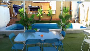 Kolam renang outdoor musiman