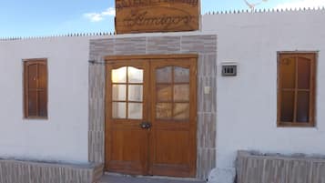 Pintu masuk properti