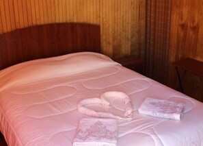 Standard Double Room, Multiple Beds | Iron/ironing board, free cots/infant beds, free WiFi - Hotel y Turismo Amigos (San Pedro de Atacama)