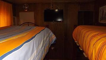 Kamar Quadruple Standar, Beberapa Tempat Tidur | Setrika/meja setrika, tempat tidur bayi gratis, dan Wi-Fi gratis