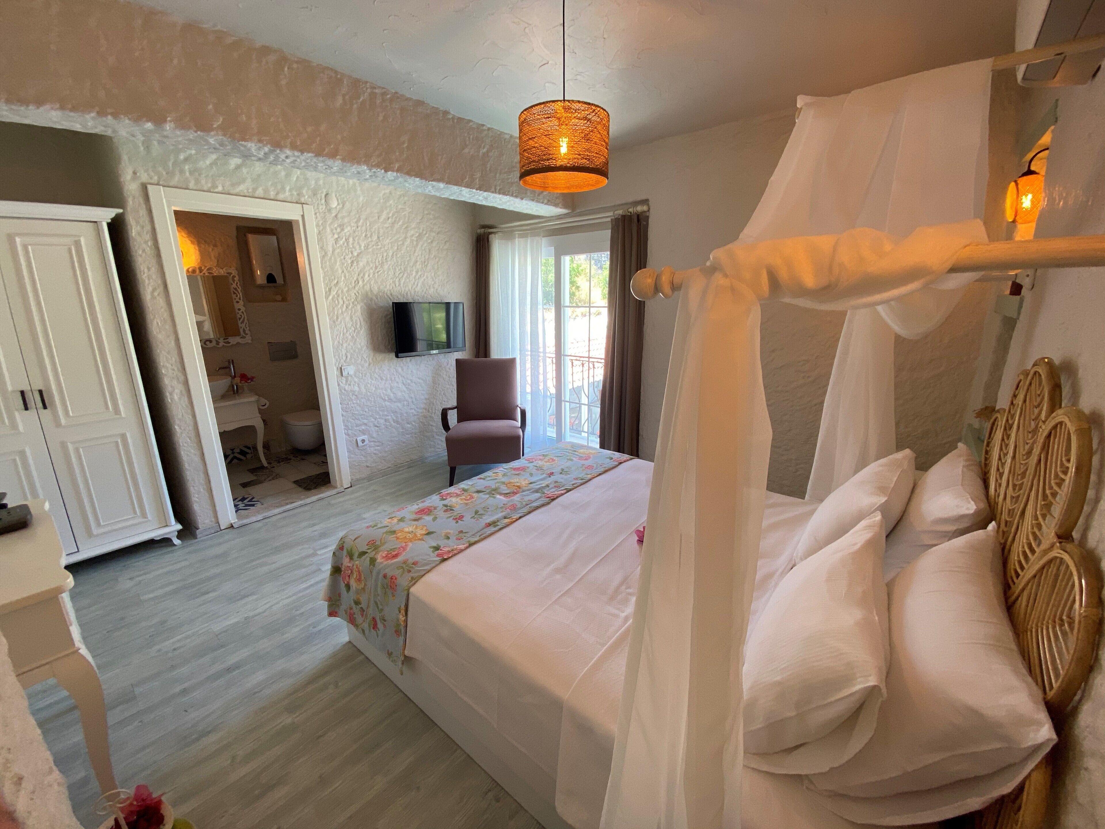 deluxe room | egyptian cotton sheets, premium bedding, select comfort beds