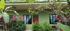 Habitación individual estándar | Caja de seguridad en la habitación y decoración personalizada 