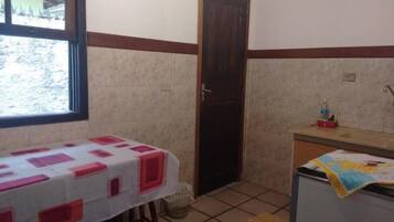 Chalet | Cocina privada | Refrigerador y utensilios de cocina