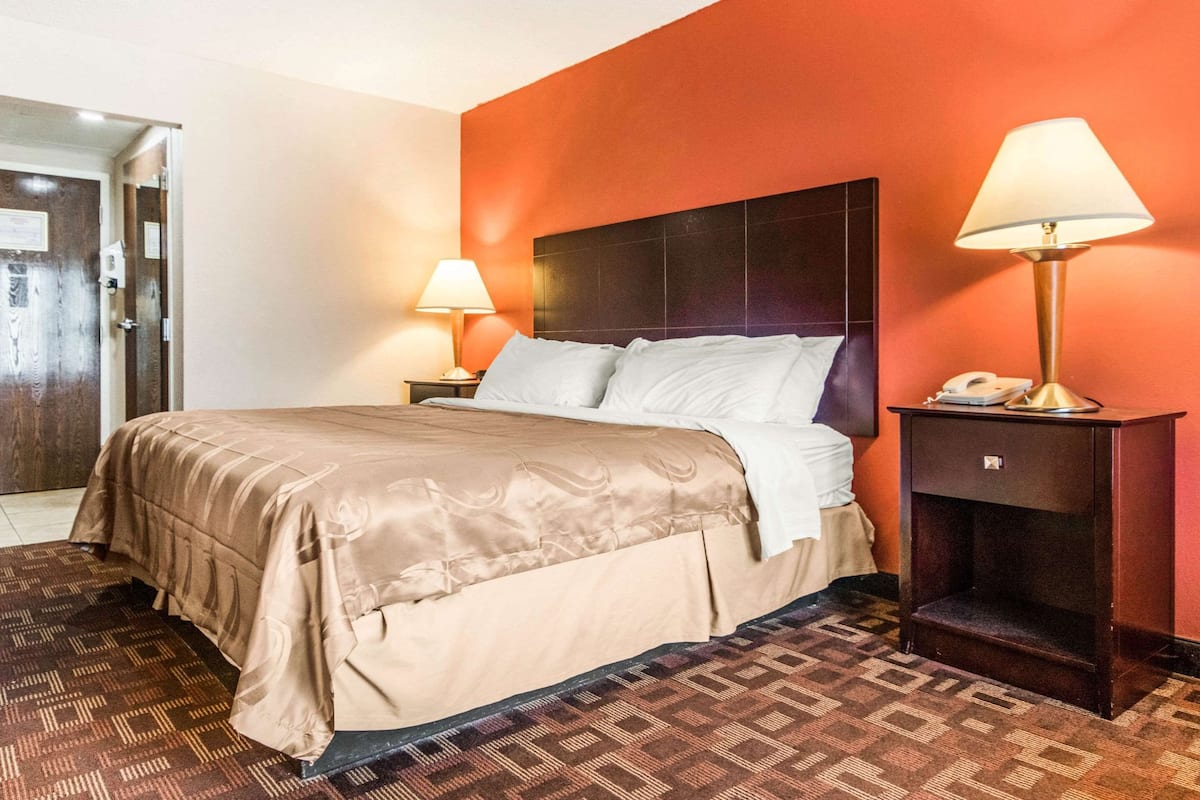 1 bedroom, desk, iron/ironing board, rollaway beds