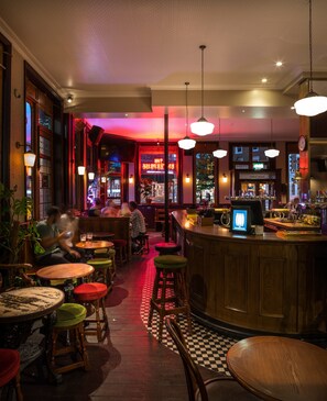 Serveert lunch en diner